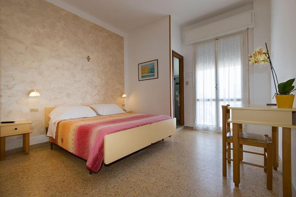 Hotel Cosmos Rimini Luaran gambar
