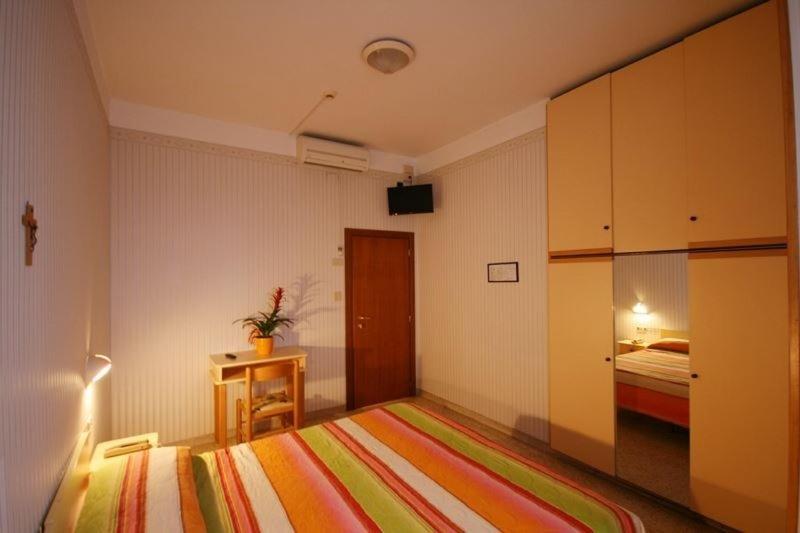Hotel Cosmos Rimini Luaran gambar