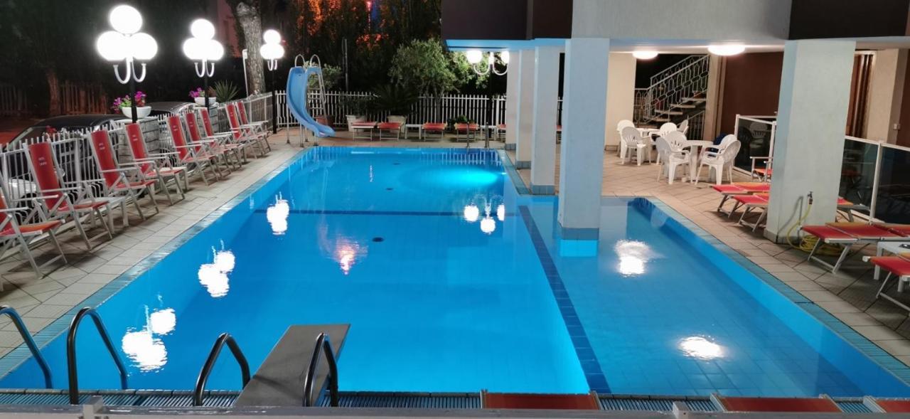 Hotel Cosmos Rimini Luaran gambar